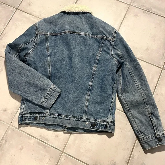 Levi’s Sherpa Trucker Distressed Wash Denim Jacket M - Picture 4 of 16